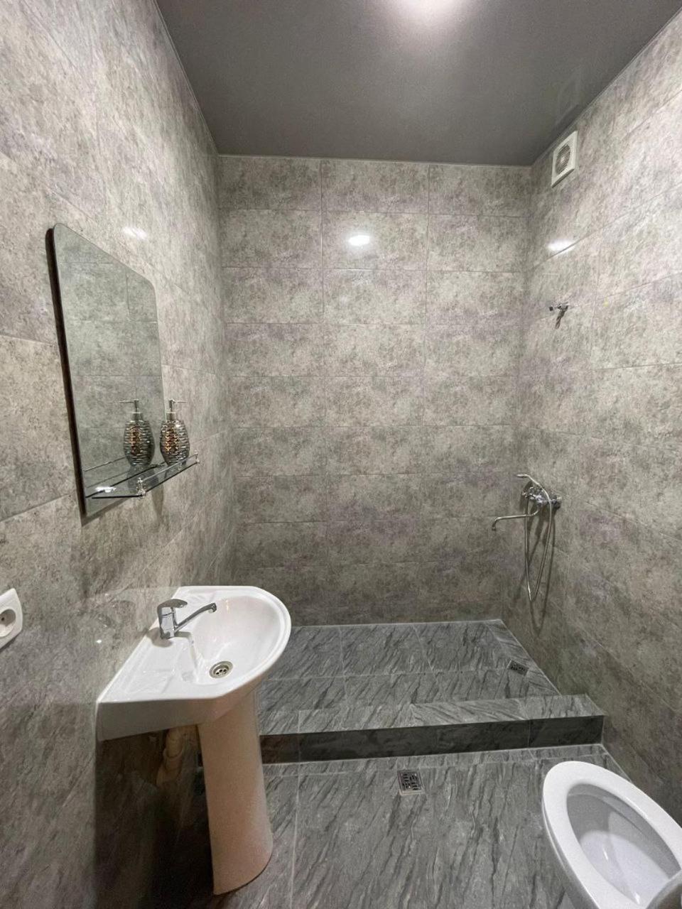 Hotel Lumi Zugdidi Extérieur photo